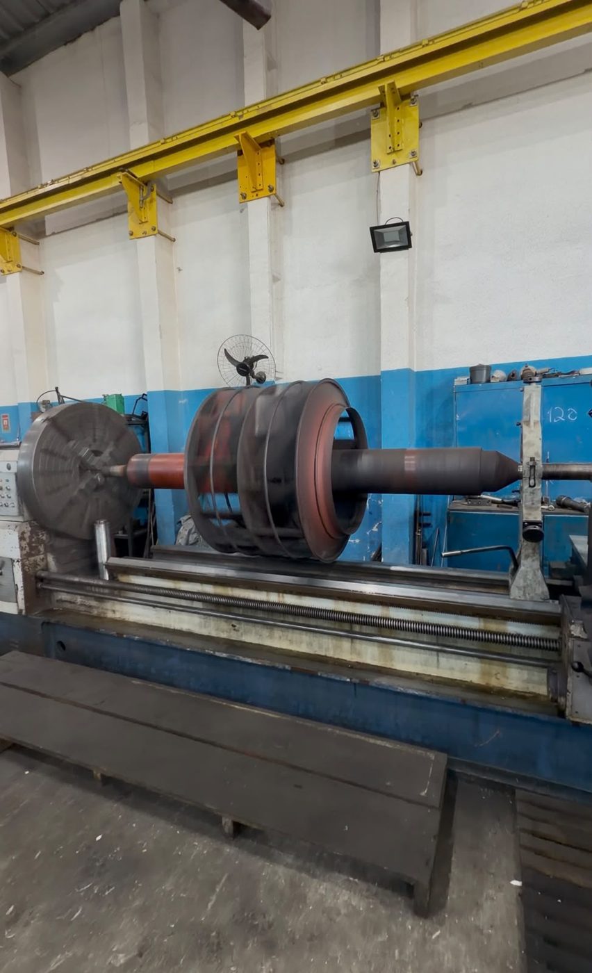 Rotor usinado no torno de grande porte